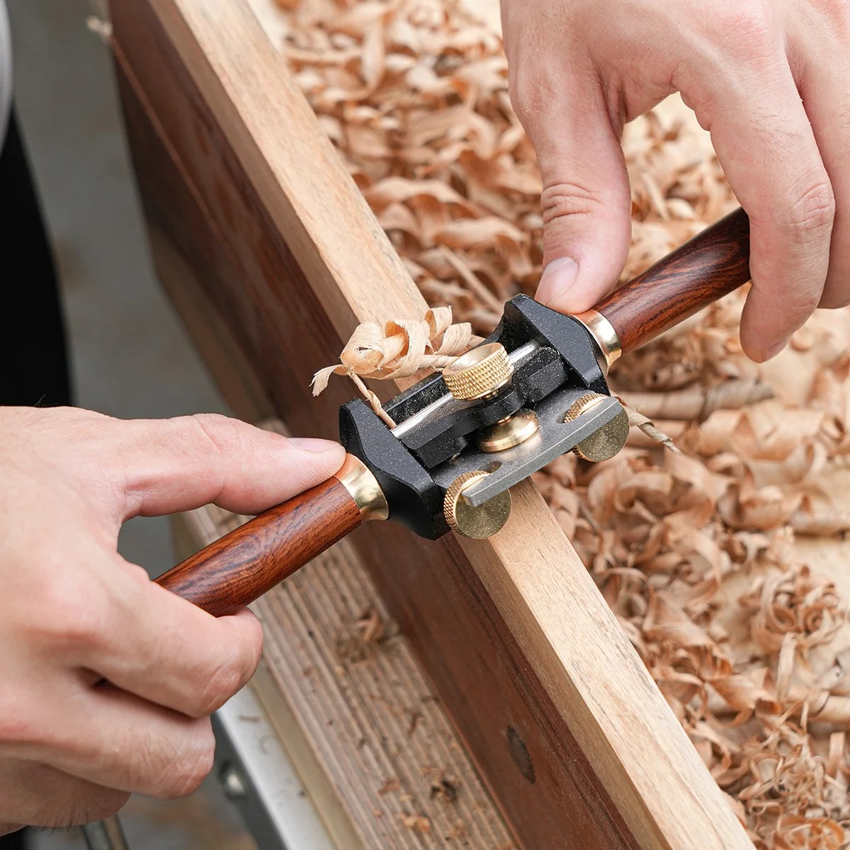 ALLOY Classic Rosewood & Brass Spokeshave for Curved Surfaces - Image 4